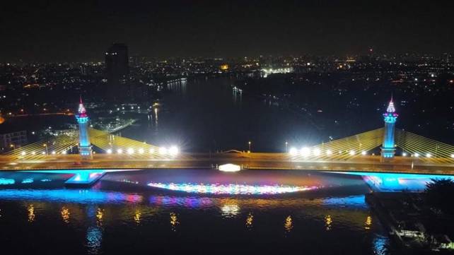 ทช.เปิดไฟประดับสะพานภูมิพล 1, 2 และสะพานมหาเจษฎาบดินทรานุสรณ์ฉลิมพระเกียรติ ราชินี